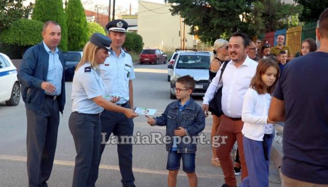 Στα σχολεία η Τροχαία Λαμίας μοιράζοντας φυλλάδια σε παιδιά και γονείς (ΒΙΝΤΕΟ-ΦΩΤΟ)