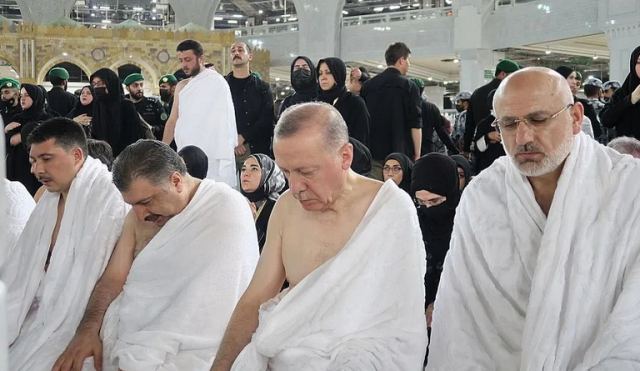 Η προσευχή του Ερντογάν στη Μέκκα - Δρακόντεια τα μέτρα ασφαλείας
