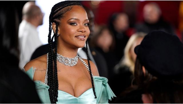 Ριάνα: Η τραγουδίστρια βοήθησε το προσωπικό ενός εστιατορίου με τη… «λάντζα»