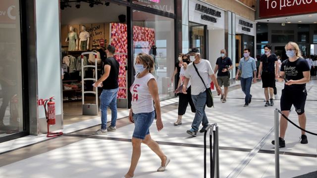 Μάσκες τέλος στους εσωτερικούς χώρους από σήμερα - Πού θα παραμείνουν υποχρεωτικές