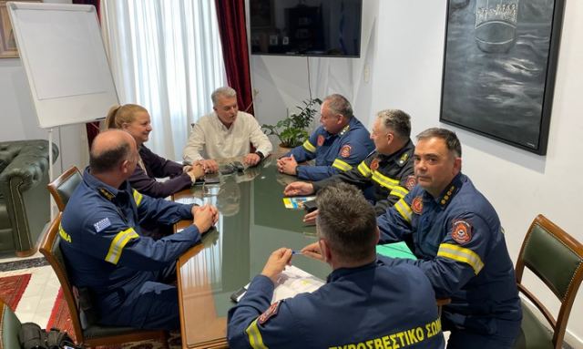 Στο Δήμαρχο Δελφών η Διοίκηση της Πυροσβεστικής
