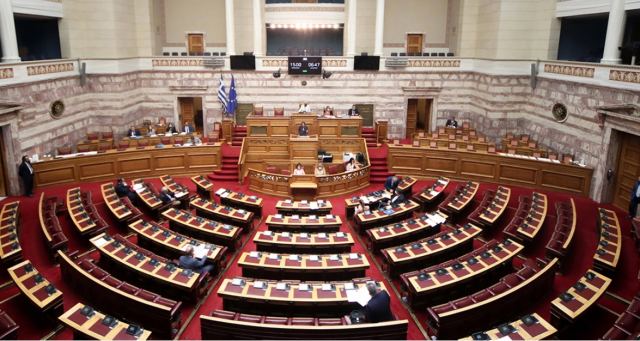 Υπόθεση παρακολουθήσεων: Ξεκινά στη Βουλή η αντιπαράθεση για τις επισυνδέσεις της ΕΥΠ