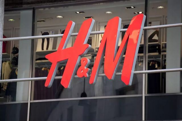 Η H&M επικαλείται τεχνικό πρόβλημα για τη μη διαβίβαση αποδείξεων μετά το λουκέτο της εφορίας