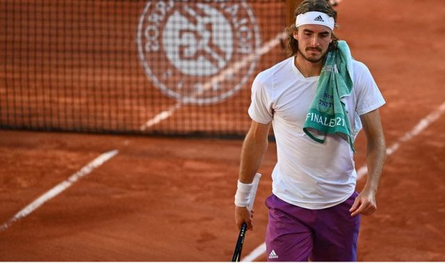 Συγκινιτική ανάρτηση του Τσιτσιπά: Πέθανε η γιαγιά του πέντε λεπτά πριν από τον τελικό του Roland Garros