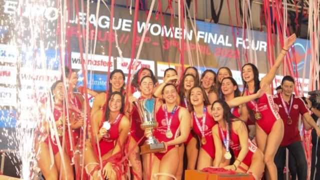 Ολυμπιακός: Στο Βέρτη γιόρτασε το Ευρωπαϊκό η ομάδα πόλο - Δείτε βίντεο