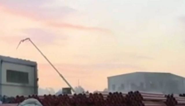 Ασπρόπυργος: Σε ύφεση η φωτιά στο εργοστάσιο πλαστικών - Συναγερμός για τους καπνούς που έπνιξαν τη Δυτική Αττική