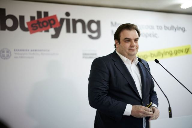 Πιερρακάκης: 41 καταγγελίες για bullying έχει δεχτεί η πλατφόρμα – «Σοβαρές οι συνέπειες για τη χρήση κινητών στα σχολεία»