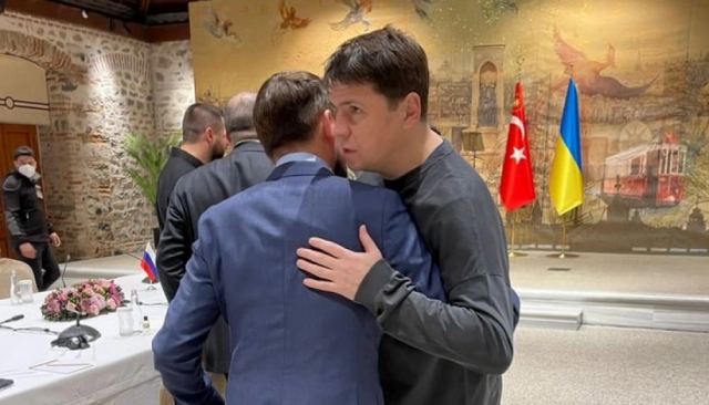 Πόλεμος στην Ουκρανία: Εγγυήσεις ασφαλείας και οργάνωση κατάπαυσης του πυρός, στο τραπέζι των διαπραγματεύσεων