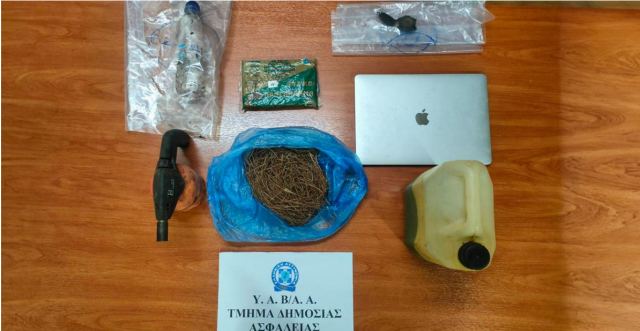 Τουλάχιστον τρεις εμπρησμοί από τον συλληφθέντα στον Αυλώνα - Προσανάμματα, φλόγιστρο και πευκοβελόνες στο σπίτι του