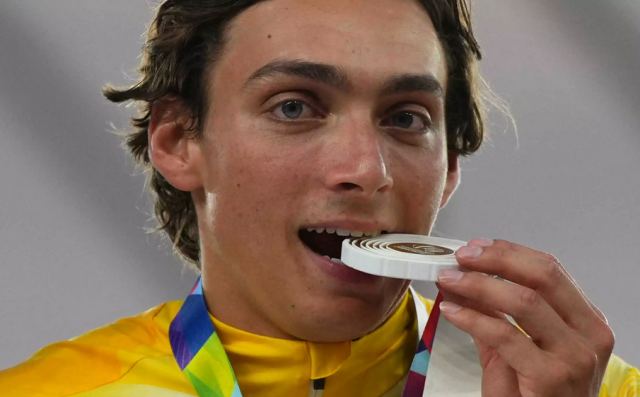 Αρμάντ Ντουπλάντις: Αυτό είναι το μεγάλο ποσό που πήρε για το παγκόσμιο ρεκόρ στο επί κοντώ