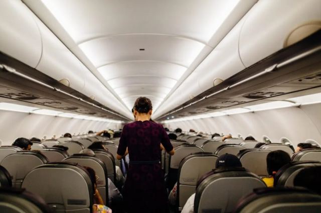 Πανικός σε πτήση στα Χανιά - Γυναίκα πέθανε μέσα στο αεροπλάνο