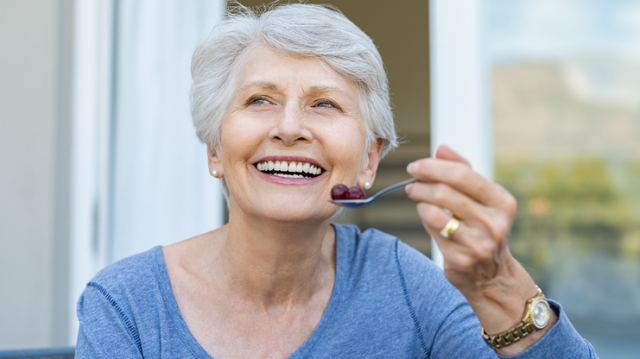 Θέλετε να φτάσετε τα 100; Οι 8 «δοκιμασμένες» τροφές που θα σας βοηθήσουν