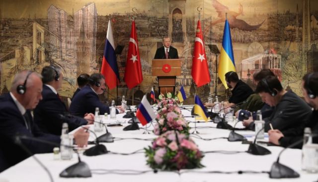 Πόλεμος στην Ουκρανία: Η Ρωσία δεσμεύτηκε να μειώσει τις επιχειρήσεις στο Κίεβο - Τι θα γίνει με τη συνάντηση Πούτιν με Ζελένσκι