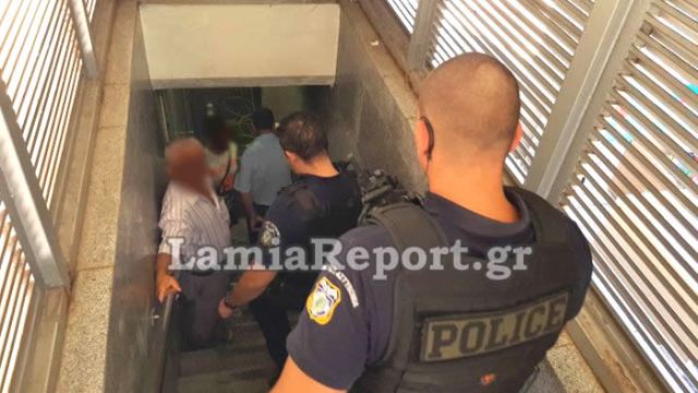 Λαμία: «Έφοδος» στις τουαλέτες της πλατείας (ΒΙΝΤΕΟ-ΦΩΤΟ)