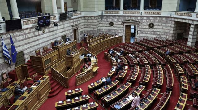 Βουλή: Στην Ολομέλεια η αναστολή της ρήτρας αναπροσαρμογής και το πλαφόν στη χονδρική