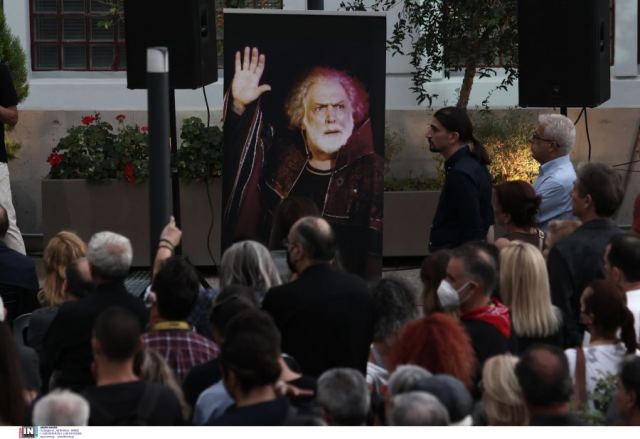 Κώστας Καζάκος: Σε κλίμα βαθιάς συγκίνησης η τελετή αποχαιρετισμού του ηθοποιού