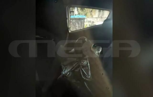 Φωτογραφία ντοκουμέντο από το οπλοστάσιο στο κλεμμένο αυτοκίνητο