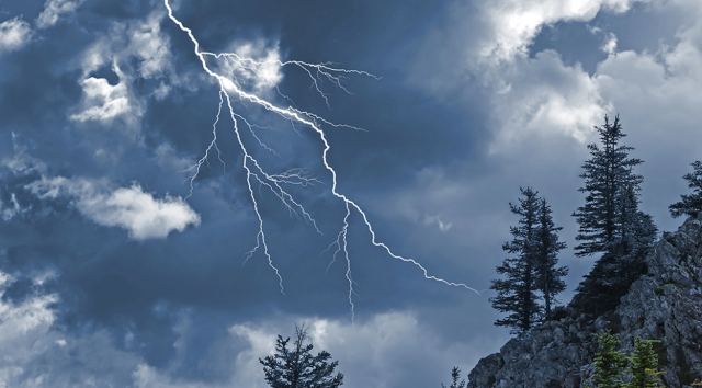 Κεραυνός χτύπησε ορειβάτες - Ένας νεκρός και ένας σοβαρά τραυματισμένος