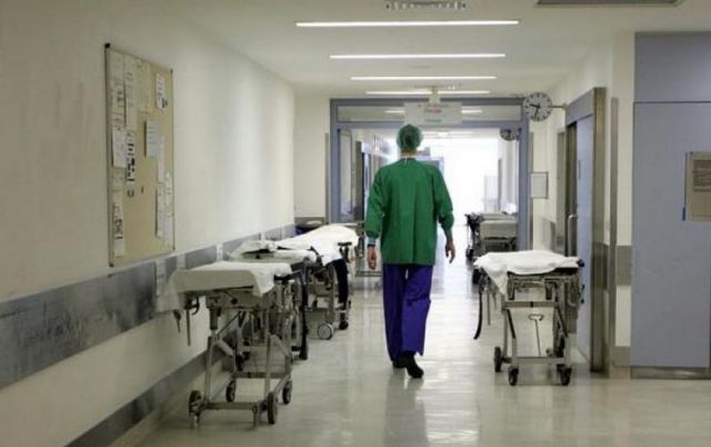 Διαμαρτυρία για τη μετακίνηση του γυναικολόγου - χειρουργού Σταύρου Κραββαρίτη