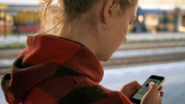 Απαλλαγή από τα τέλη κινητής τηλεφωνίας: Πώς υποβάλλεται η αίτηση στο mobilefees.gov.gr, νέες διευκρινίσεις