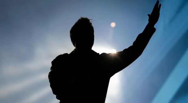 Ρόδος: Ανατροπή στην υπόθεση του γνωστού τραγουδιστή -Απέσυρε τη μήνυση η σύζυγος του επιχειρηματία