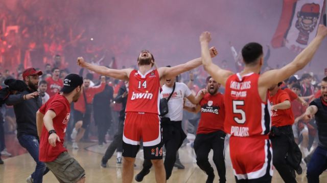 Ολυμπιακός: Προκρίθηκε στο 11ο Final-4 της ιστορίας του - Έξαλλοι πανηγυρισμοί από διοίκηση, παίκτες και κόσμο