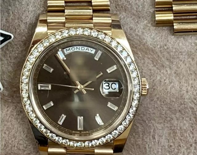 Πήγε το ρολόι της αξίας 85.000 ευρώ για επισκευή και ανακάλυψε ότι ήταν κλεμμένο από την Δανία