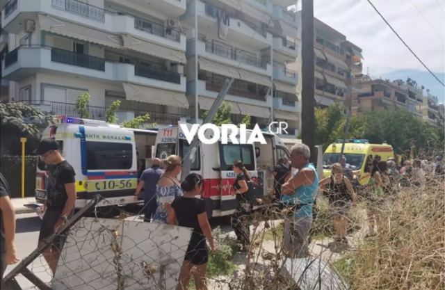 Θεσσαλονίκη: Αυτοκίνητο έπεσε πάνω σε στάση λεωφορείου μετά από τροχαίο – Τρεις τραυματίες