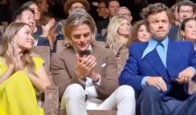 Χάρι Στάιλς: Viral το βίντεο που φαίνεται να φτύνει τον Κρις Πάιν στο Φεστιβάλ της Βενετίας