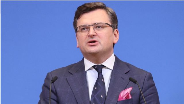 Πόλεμος στην Ουκρανία - Κουλέμπα: Στείλτε μας άμεσα όπλα, διαφορετικά θα έχουμε κι άλλες τραγωδίες όπως η Μπούτσα