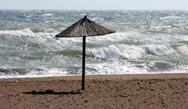 Όργιο παραβατικότητας σε παραλία της Μήλου