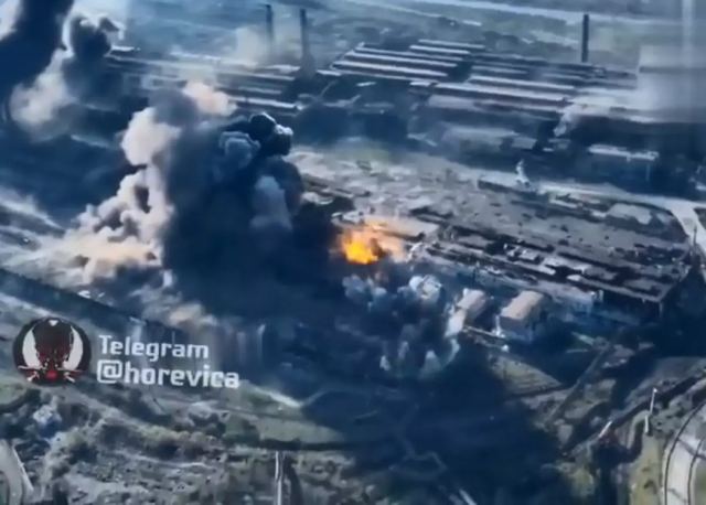 Ανηλεείς βομβαρδισμούς και μάχες σώμα με σώμα στο Azovstal αναφέρουν οι Ουκρανοί, παρά τις διαψεύσεις του Κρεμλίνου