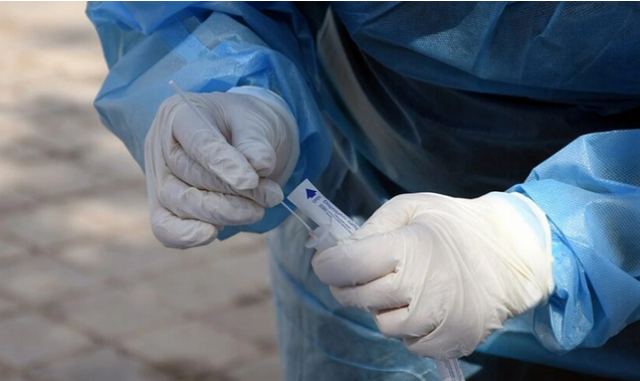 Κορωνοϊός: 4.048 κρούσματα σήμερα με 405 επαναλοιμώξεις - Στους 141 οι διασωληνωμένοι και 13 νέοι θάνατοι