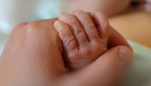 Αποκαλύψεις για το βρέφος που πέθανε στο Διδυμότειχο: Είχαν καταφάει την αδερφή του ποντίκια το 2019