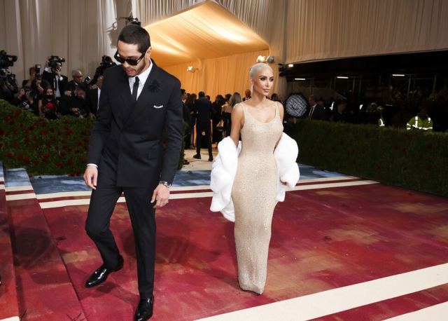 Η Κιμ Καρντάσιαν μάλλον χάλασε το φόρεμα της Μέριλιν Μονρόε που έβαλε στο Met Gala
