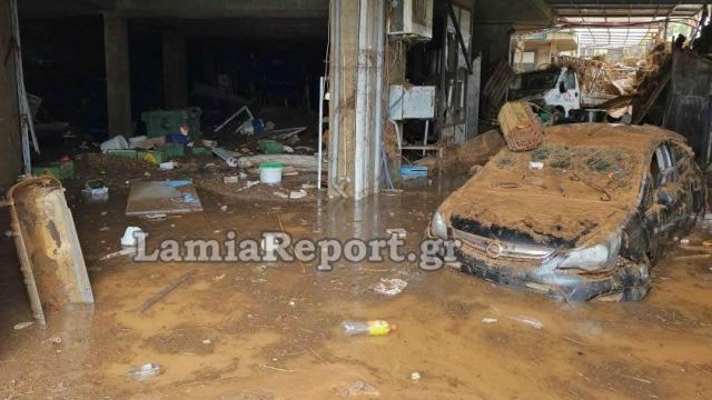 «Όλο το νερό της Λαμίας κατέληξε εδώ. Καλύτερα να είχαμε πνιγεί. Καταστραφήκαμε» - ΒΙΝΤΕΟ