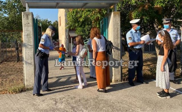 Η Τροχαία μοίρασε φυλλάδια στους μικρούς μαθητές (ΒΙΝΤΕΟ-ΦΩΤΟ)