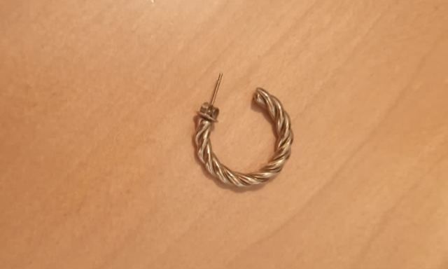 Χάθηκε το σκουλαρίκι της φωτογραφίας - Μήπως το βρήκατε;