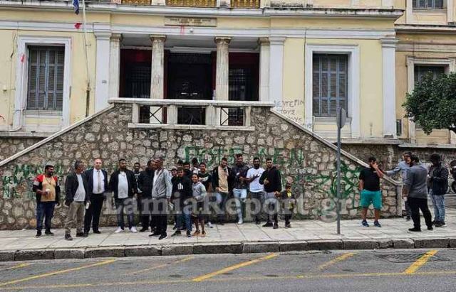 Ανθήλη: Διαμαρτύρονται οι Ρομά για την απομάκρυνση των παραπηγμάτων