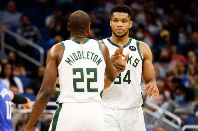 «Συναγερμός» στους Μιλγουόκι Μπακς: Ο Κρις Μίντλετον άνοιξε «παράθυρο» αποχώρησης από την ομάδα