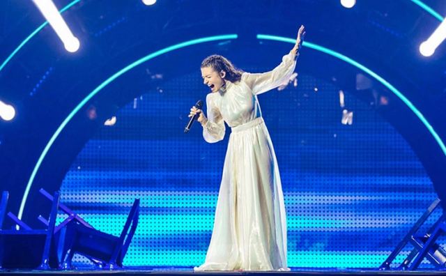 Eurovision: Η Αμάντα μάγεψε και πήρε το εισιτήριο για το Σάββατο