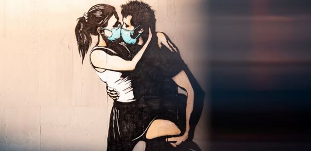 Το κίνημα «εγώ τελείωσα με το κορωνοϊό»: Τι λένε οι άνθρωποι που νιώθουν «άδειοι» μετά από 2 χρόνια πανδημίας