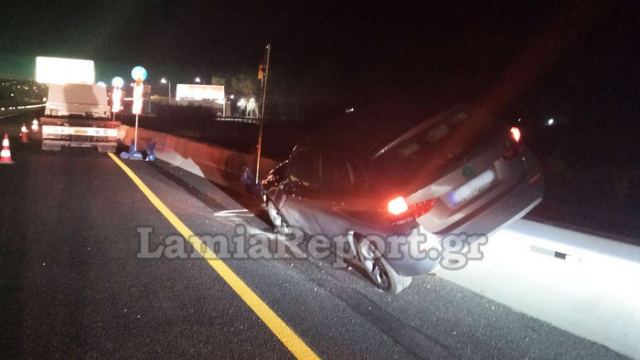 Λαμία: Έχασε τον έλεγχο του αυτοκινήτου και βρέθηκε πάνω στις μπάρες (ΦΩΤΟ)