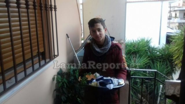 Ένας 14χρονος βούτηξε για το Σταυρό στα παγωμένα νερά της Γλύφας