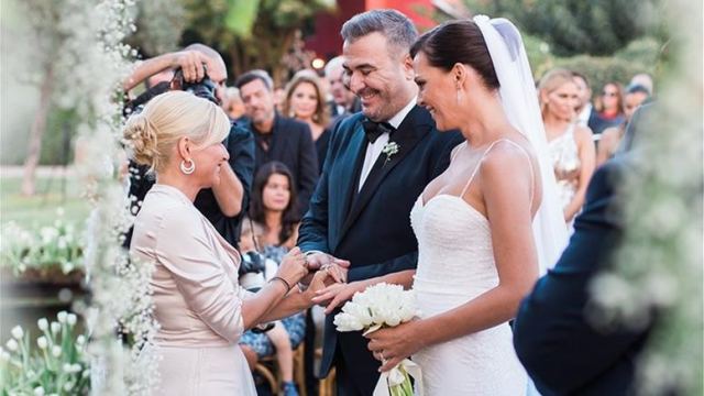 Είναι έγκυος η Υβόννη Μπόσνιακ; Τι απάντησε η κουμπάρα Μαρία Μπεκατώρου