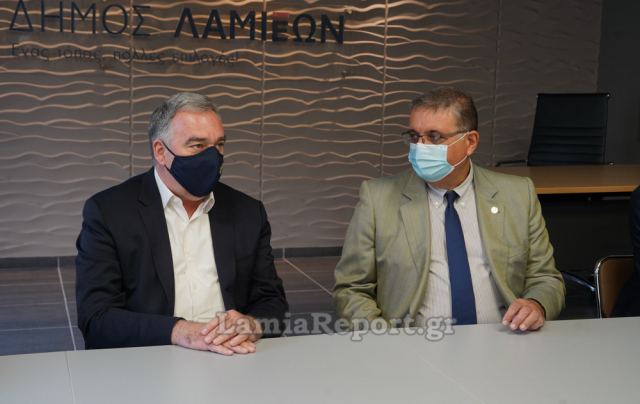 Εξαδάκτυλος: Στο χέρι μας να μη ζήσουμε το τέλος της πανδημίας με μια μεγάλη έξαρση