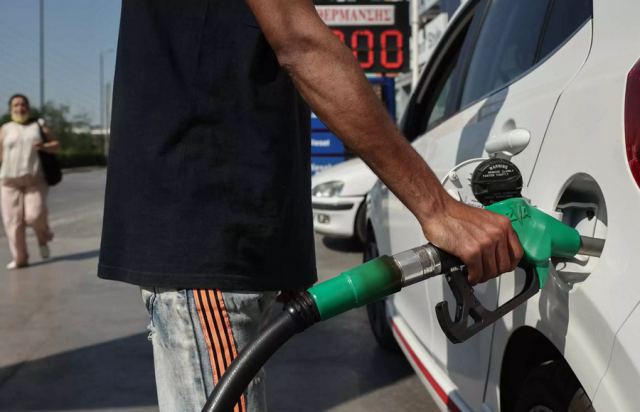 Καύσιμα: Αντίστροφη μέτρηση για τη νέα παρέμβαση - Επιδότηση στην αντλία το επικρατέστερο σενάριο