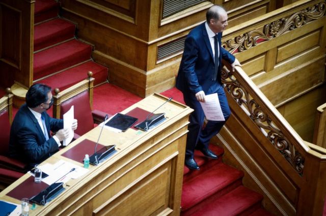 Άγρια κόντρα Βελόπουλου – Γεωργιάδη στη Βουλή