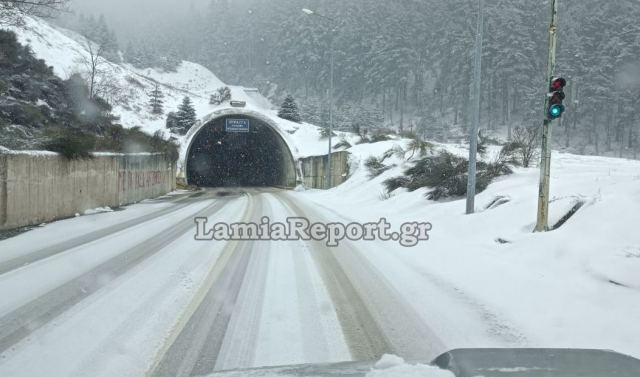 Το έστρωσε στο δρόμο για Καρπενήσι - Δείτε εικόνες