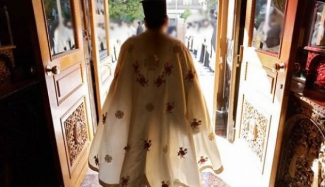 Λαμία: Υποψήφιοι μοίραζαν κάρτες ακόμα και μέσα σε εκκλησία!